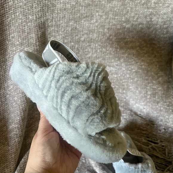 UGG Fluff Yeah Grey Fuzzy Sandals - Picture 1 of 5